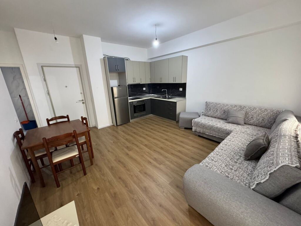 🏡 Jepet me qira apartament 1+1 📍 Adresa: Ali Demi, Kompleksi Kaimi💰 Çmimi: 40.000 lekë / muaj