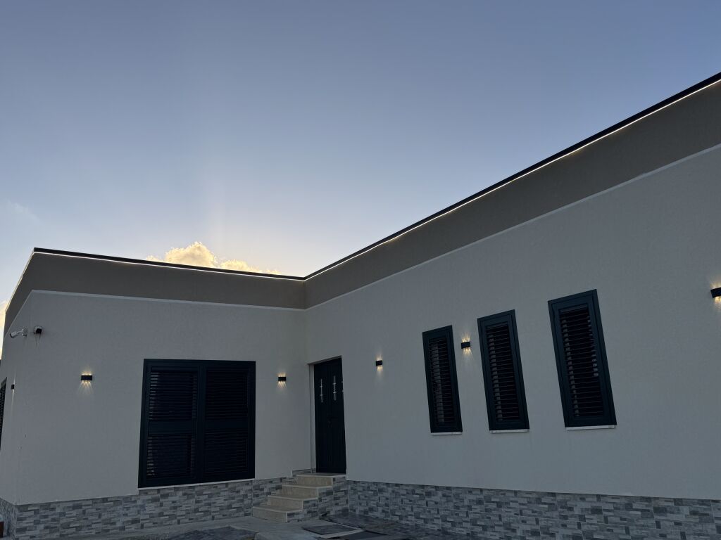 Villa con vista sul lago di Gjokaj + terreno