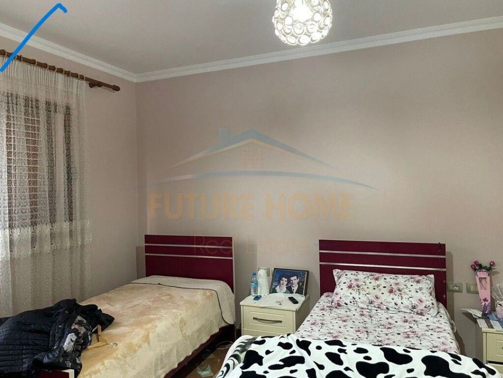 Villa su 3 piani in vendita, Sauk, Tirana