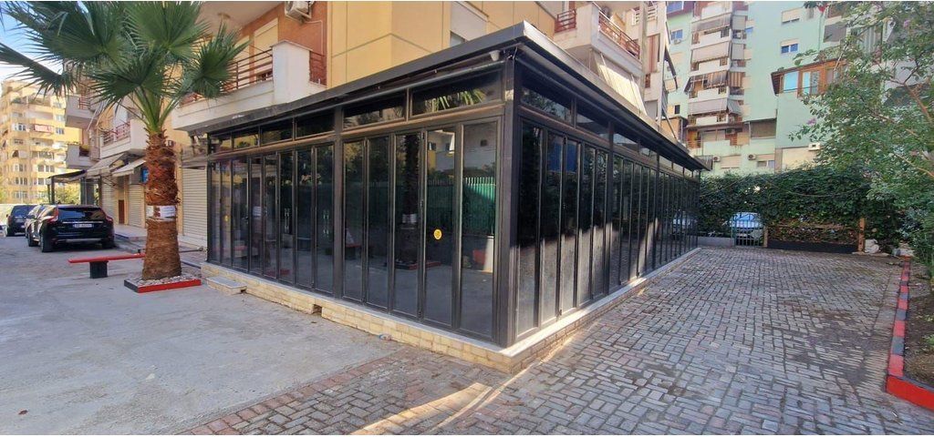 UNITÀ COMMERCIALE IN VENDITA VICINO AL GIARDINO BOTANICO!