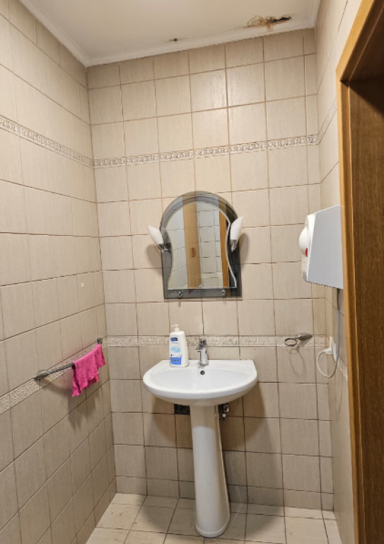 Jepet me Qira Ambient Zyre – Rruga e Kavajës