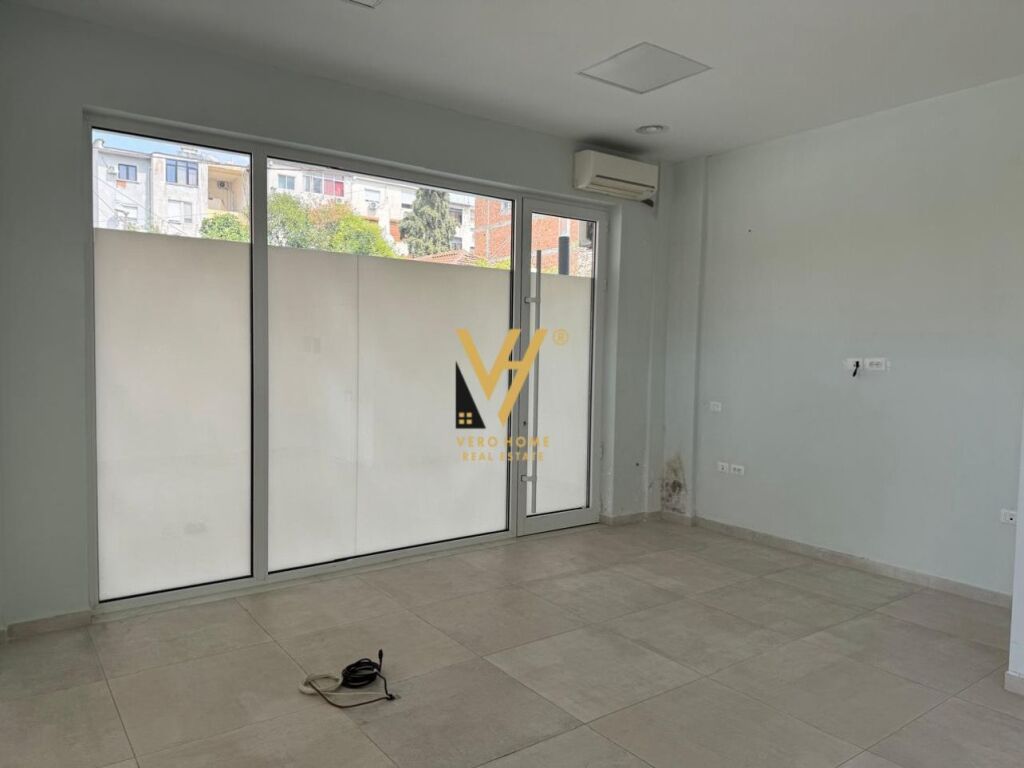 SHOP 33 M2 FOR RENT AT KOMUNA E PARISIT 50,000 LEKE