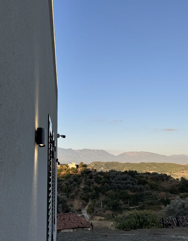 Villa con vista sul lago di Gjokaj + terreno