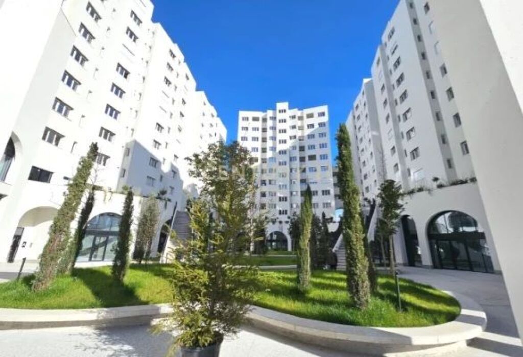 In affitto: 2+1 +1 Posto auto Ex campo di aviazione (River Residence - Vicino ai vicoli) - 65.000 Lek - Palazzo anno 2025 - 100m² - Residenza moderna e sicura️