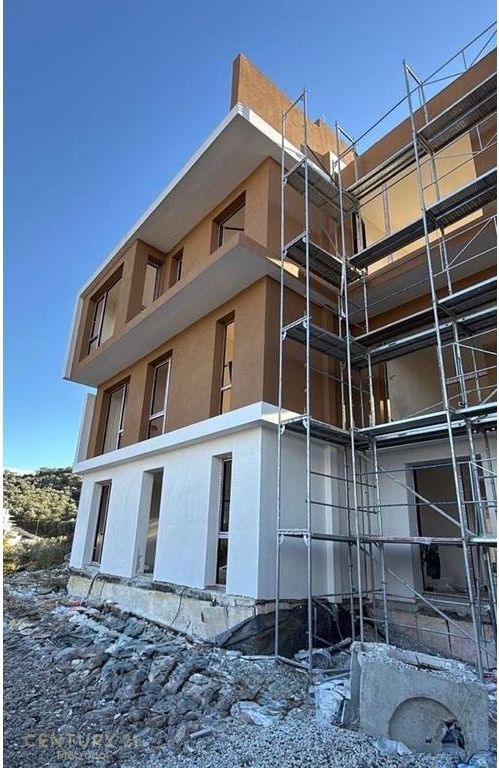 VILLA FOR SALE NEAR THE ANIMAL HOSPITAL! 766,500 € Total Area  276m2  Interior Area  206m