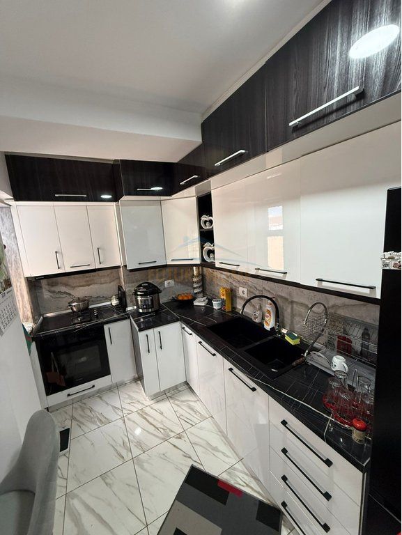 Shitet , Apartament 2+1 , Rruga Industriale , Pogradec