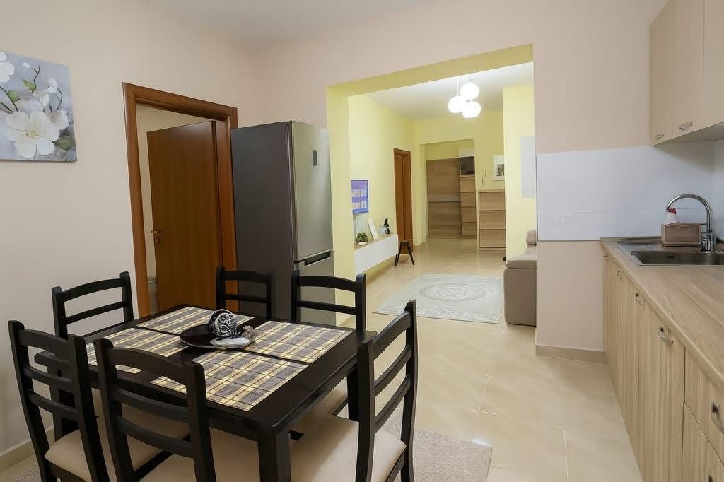Affittasi appartamento arredato 2+1 dopo il 15° piano