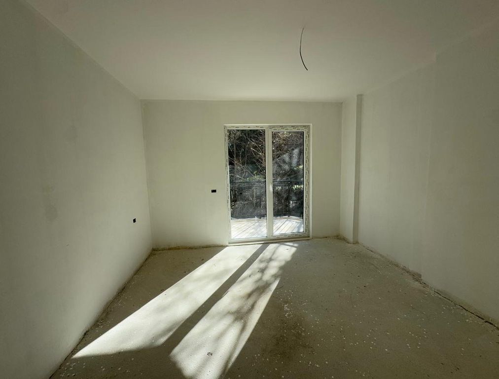 APARTAMENT 2+1 NE SHITJE UJI I FTOHTE