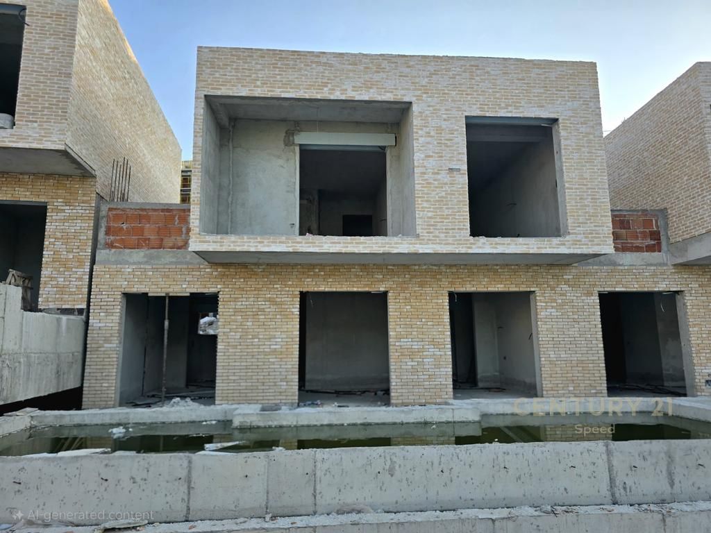 VILLA WITH POOL FOR SALE WITH LAKE VIEW