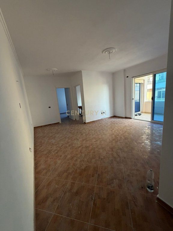 SHITET APARTAMENT 2+1 , PRANE KOMPLEKSIT FLORIDA , PLAZH , DURRES ! 155,000 € Sip. Totale  80m2
