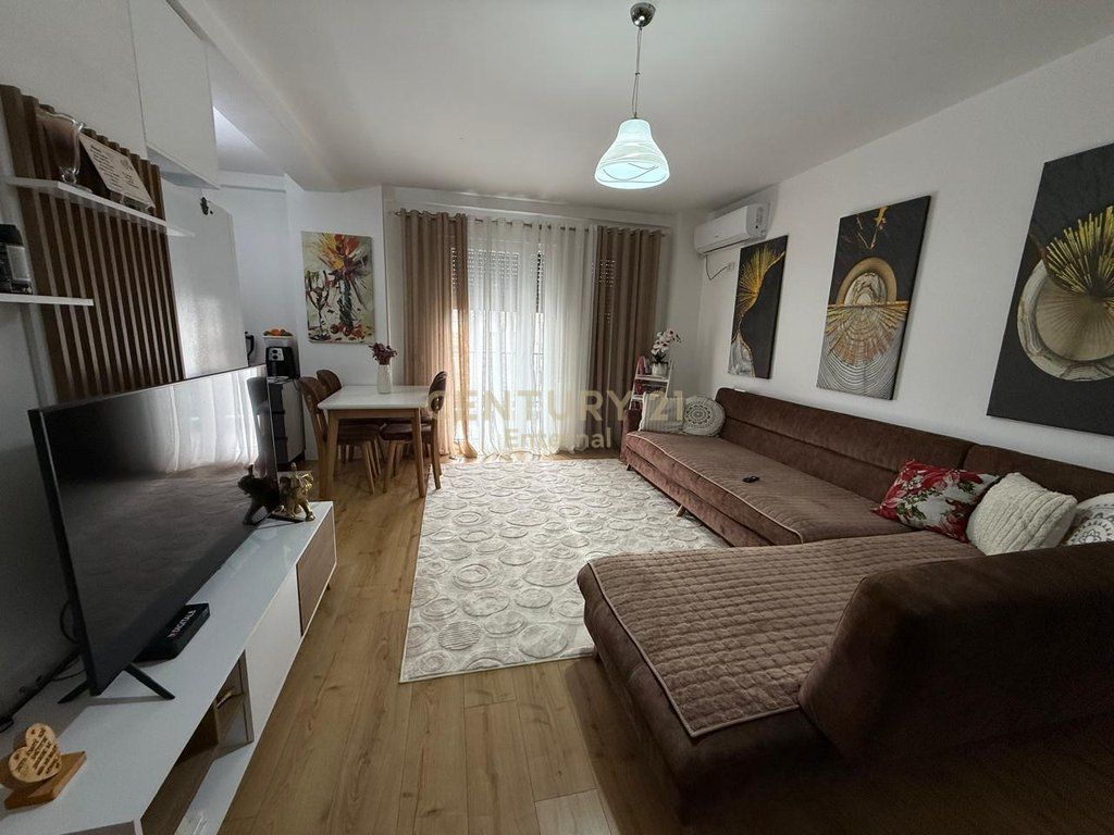 Jepet me Qira Apartament 2+1+2 + post parkimi ne Ali Dem