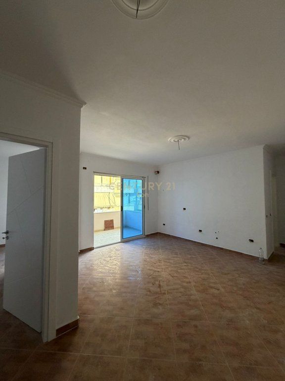  SHITET APARTAMENT 2+1 , PRANE KOMPLEKSIT FLORIDA , PLAZH , DURRES !