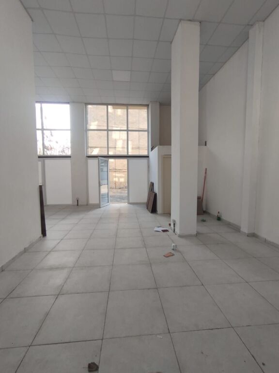 NEGOZIO IN AFFITTO 74 M2 CAMINO 1500 EURO