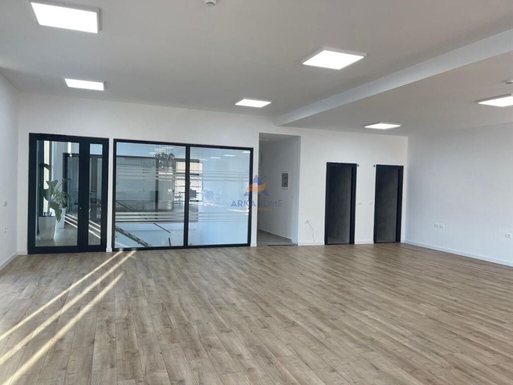 LOCALE COMMERCIALE IN AFFITTO 200M2 "VICINO A TOP CHANEL" 1150 EURO