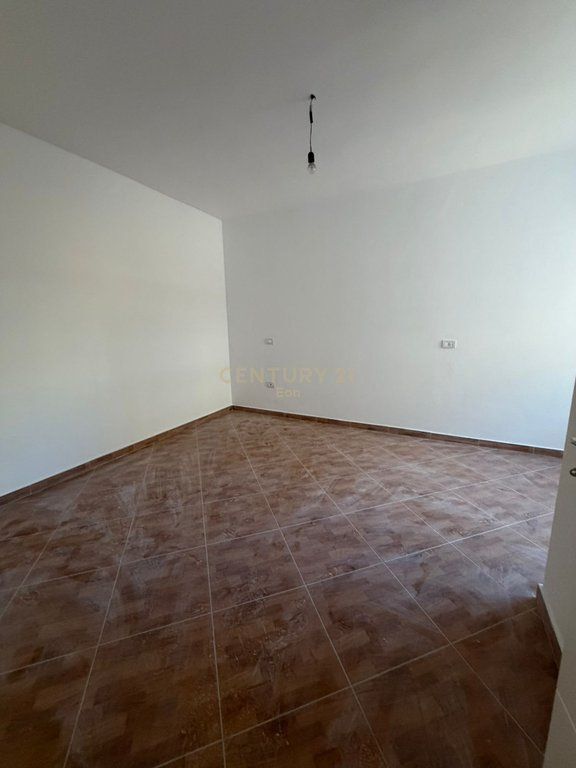  SHITET APARTAMENT 2+1 , PRANE KOMPLEKSIT FLORIDA , PLAZH , DURRES !