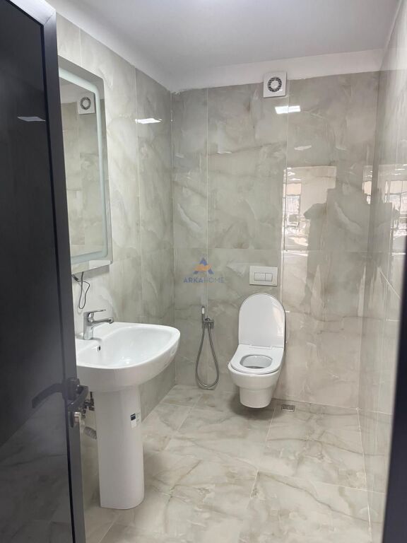 LOCALE COMMERCIALE IN AFFITTO 200M2 "VICINO A TOP CHANEL" 1150 EURO