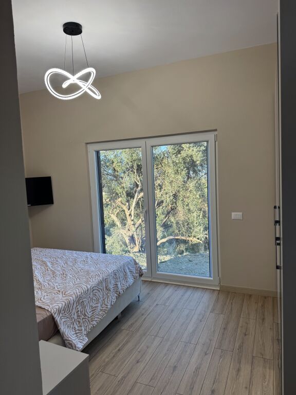 Villa con vista sul lago di Gjokaj + terreno