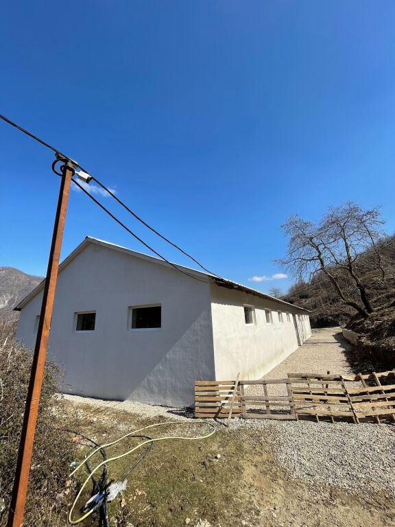 🏢In the Djatit area, near the “Selita” Water Factory, a warehouse is for rent, with a construction area of 700m2, Empty.1,000Euro