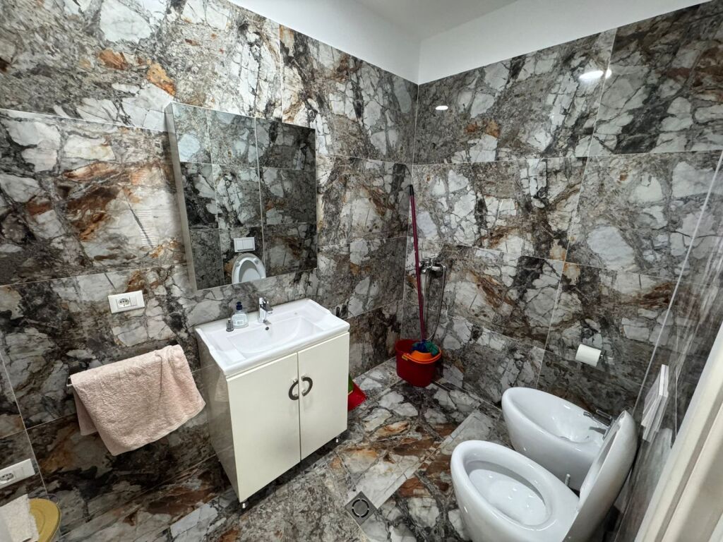 🏢 Locale per uffici in affitto 📍 Indirizzo: Komuna e Parisit, Kika 2💶 Prezzo: 4500 €