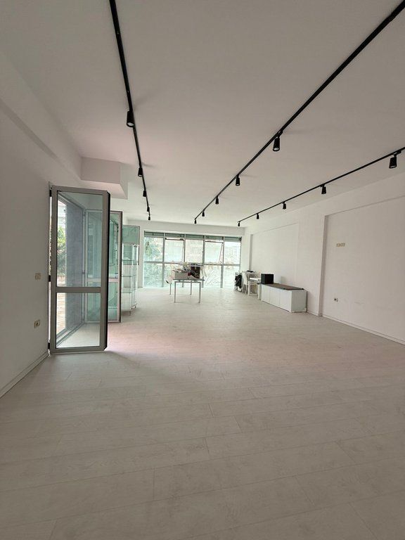 UNITÀ COMMERCIALE IN VENDITA A VLORE, TRANSBALLKANICA