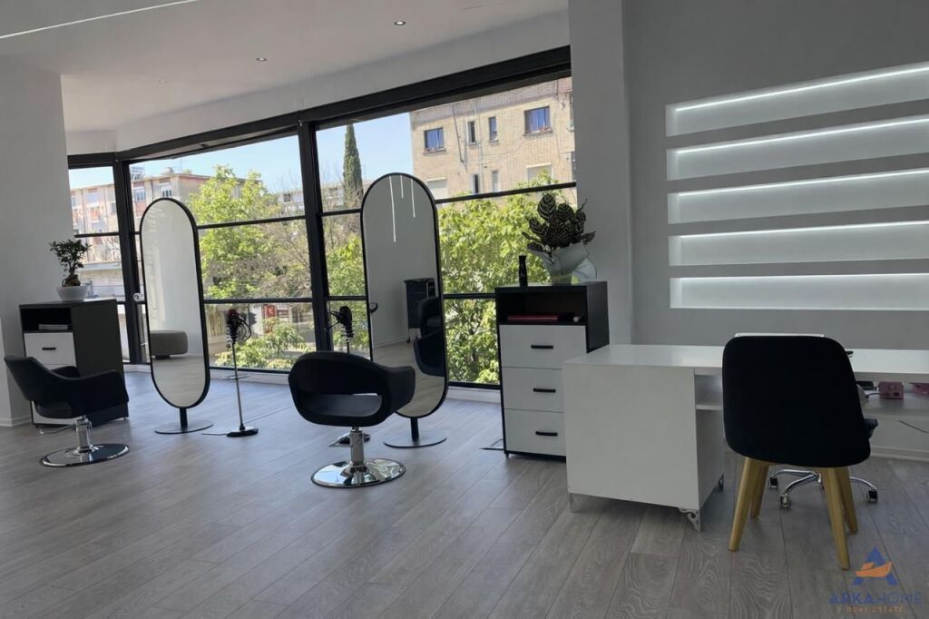 SHITET BIZNES 125 M² "RRUGA XHANFIZE KEKO, PORCELAN" 15.000 EURO