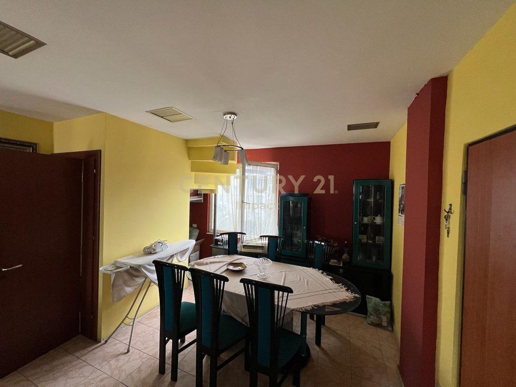 SUPER DUPLEX IN VENDITA CON VERANDA A KODRA E DIELLIT