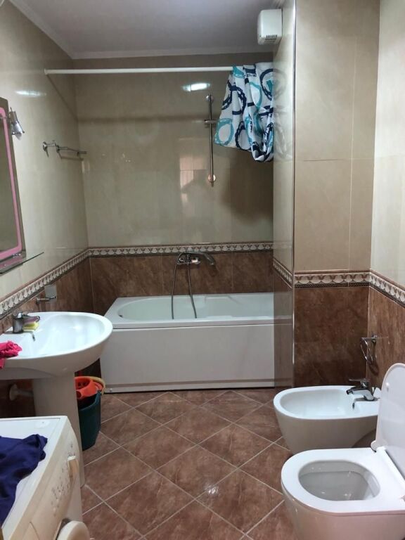 🏢Myslym Shyri,jepet me qera apartament 3+1+2+post parkimi ,pjeserisht i mobiluar 80,000Leke