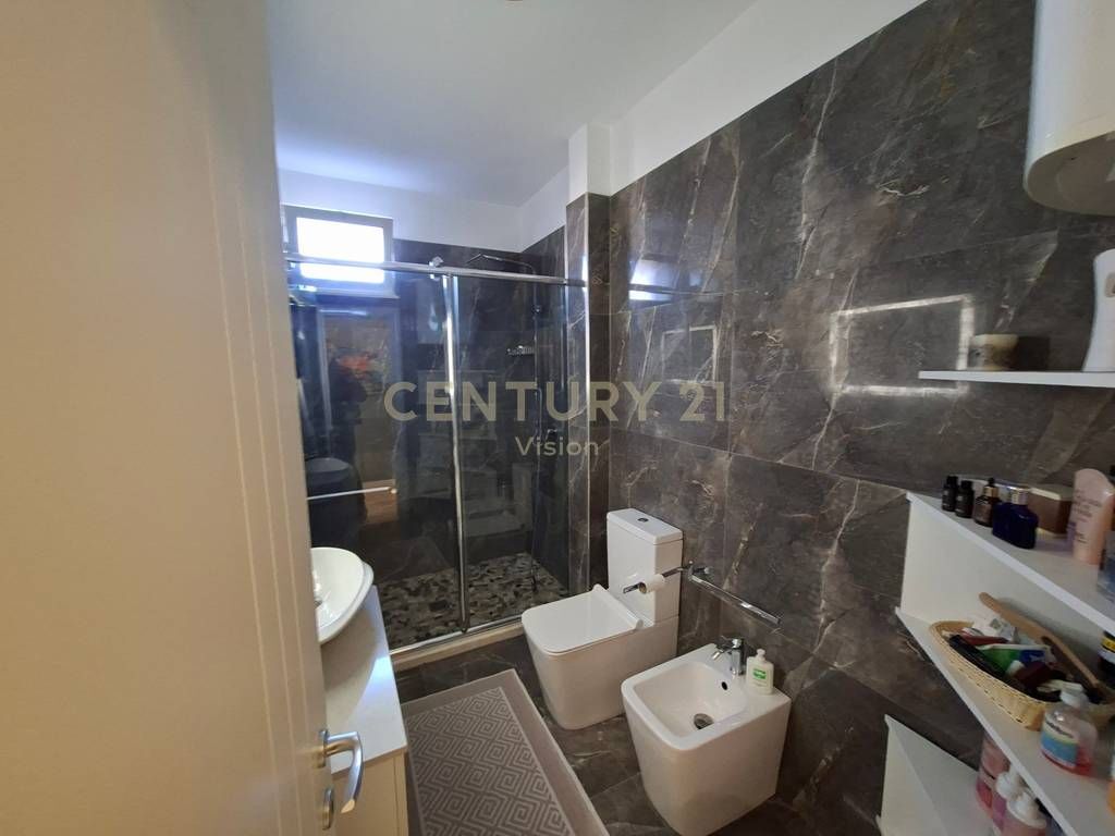 APARTAMENT 2+1+2 PER SHITJE TEK RESTORANT TRADITA NE SHKODER