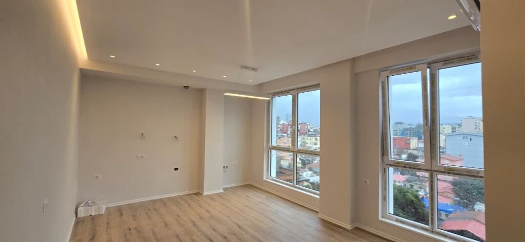 UFFICIO IN AFFITTO 60 M2 COMUNE DI PARIGI 70.000 LEKE