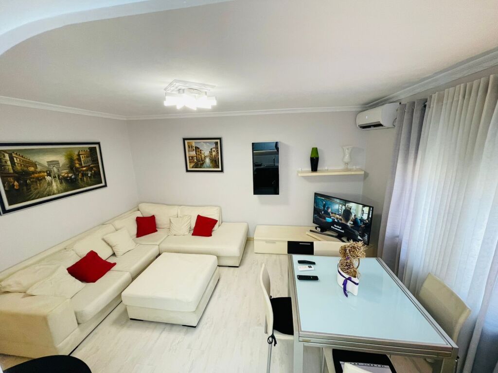 At GARDA For Rent: 2+1 +1 Parking Spot  (near XHEKO IMPEEIAL  - 4th floor - 700€ - Area 80m² || Fully furnished with everything Perfect location