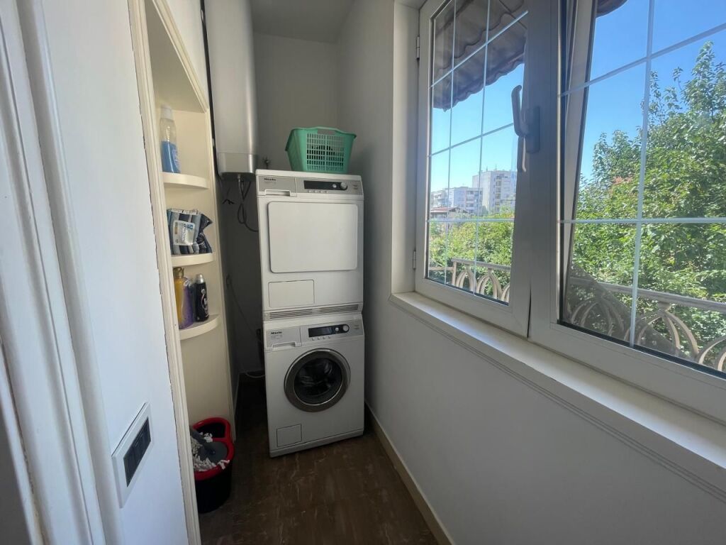 Apartment For Rent near the Red School