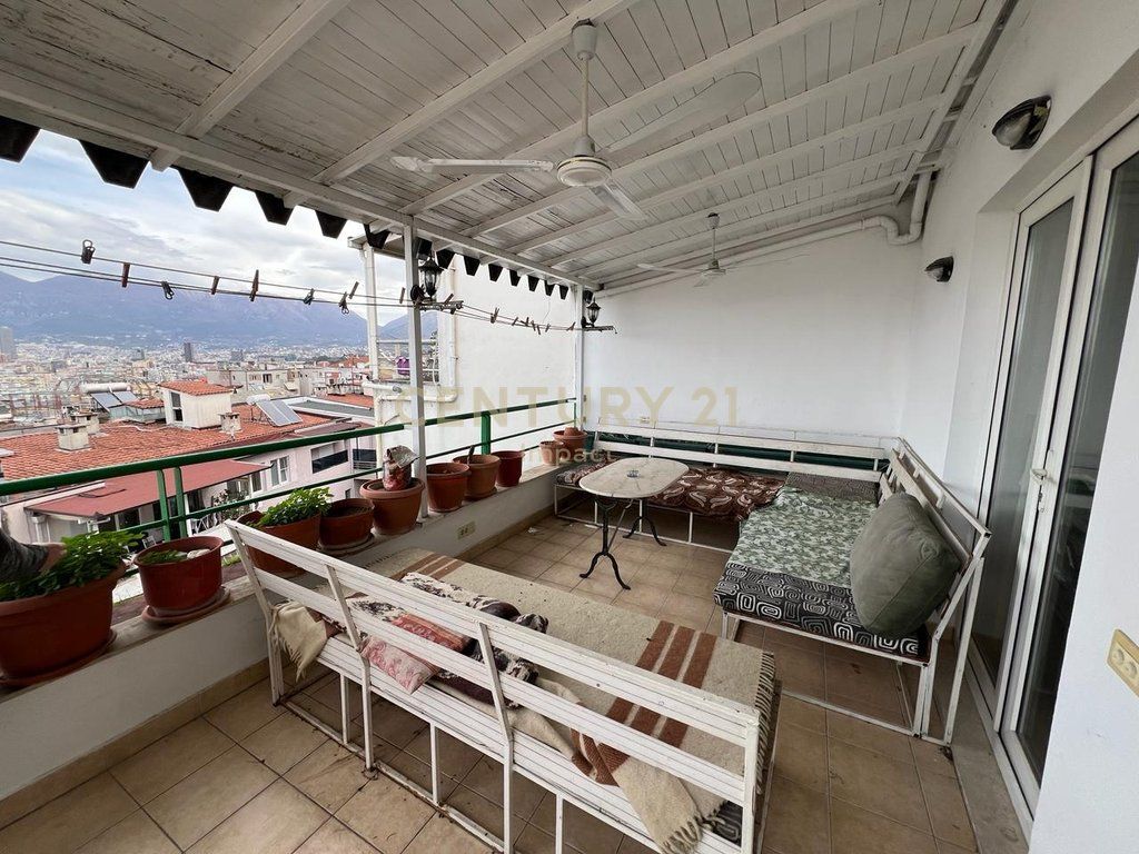 SUPER DUPLEX IN VENDITA CON VERANDA A KODRA E DIELLIT