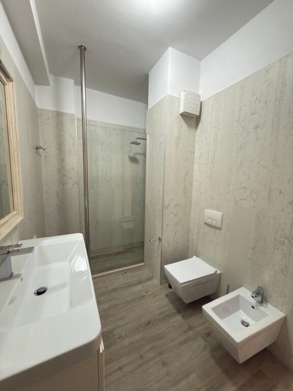 Appartamento 2+1+2 in vendita a Komuna e Parisit