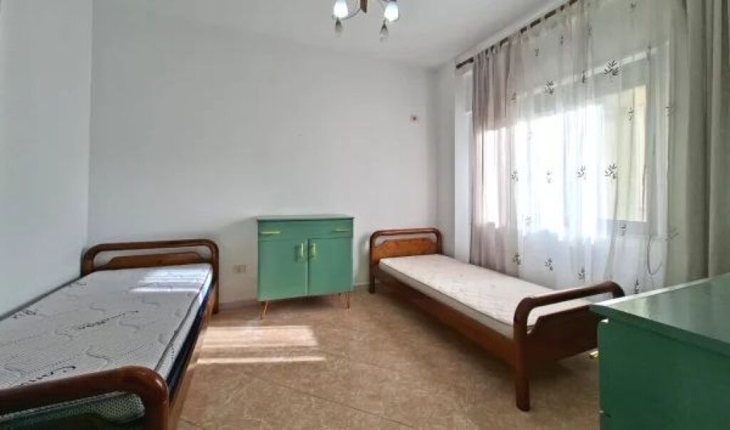 In affitto:  *2+1+2 &amp; 1 BLLK* *(📍Komuna e Parisit )* ✨️ Arredato / Prima volta in affitto 🔥🔥 * Leke/Mese* 💶💶