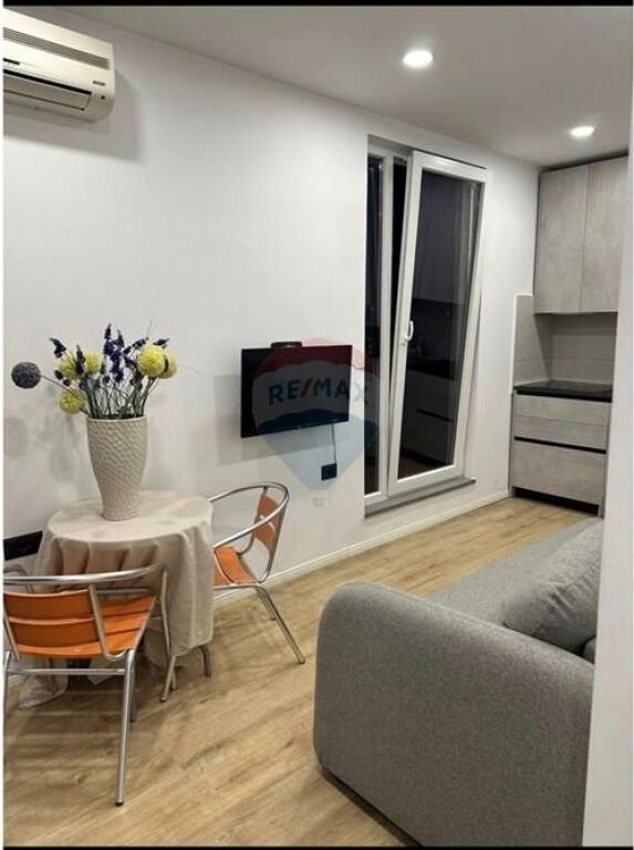 Studio for rent at the Electric Market!