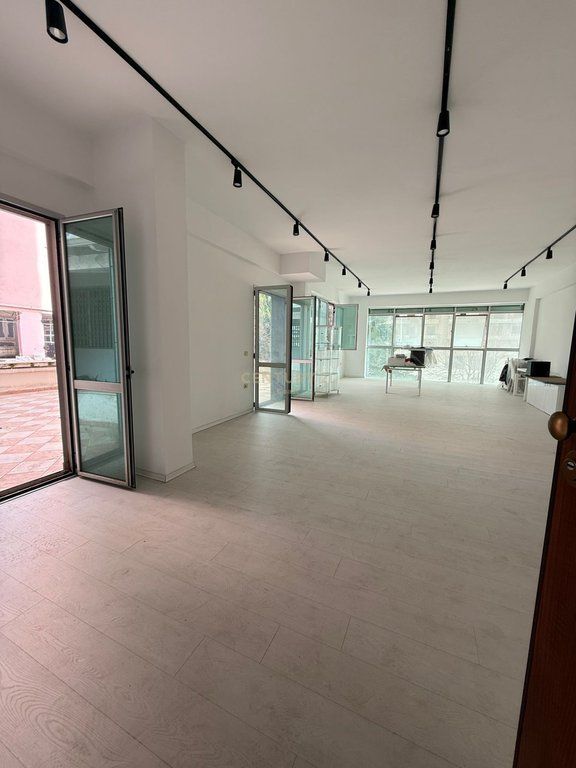 UNITÀ COMMERCIALE IN VENDITA A VLORE, TRANSBALLKANICA