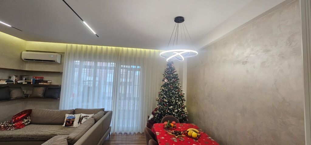Shitet Apartament 2+1+2 | Totalisht i Mobiluar | Me Post Parkimi