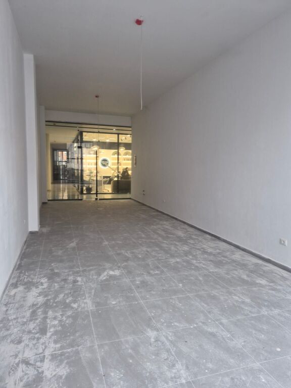 SHOP FOR RENT AT GARDEN BUILDING