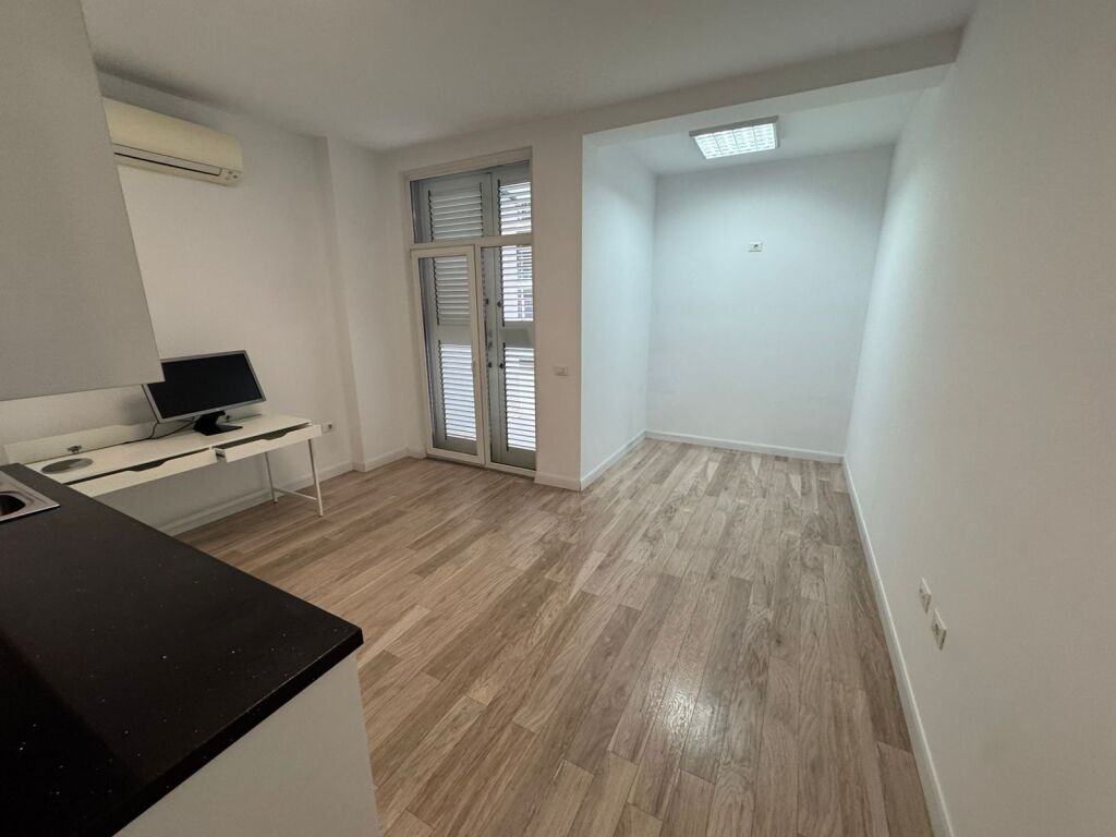 🏢 Locale per uffici in affitto 📍 Indirizzo: Komuna e Parisit, Kika 2💶 Prezzo: 4500 €
