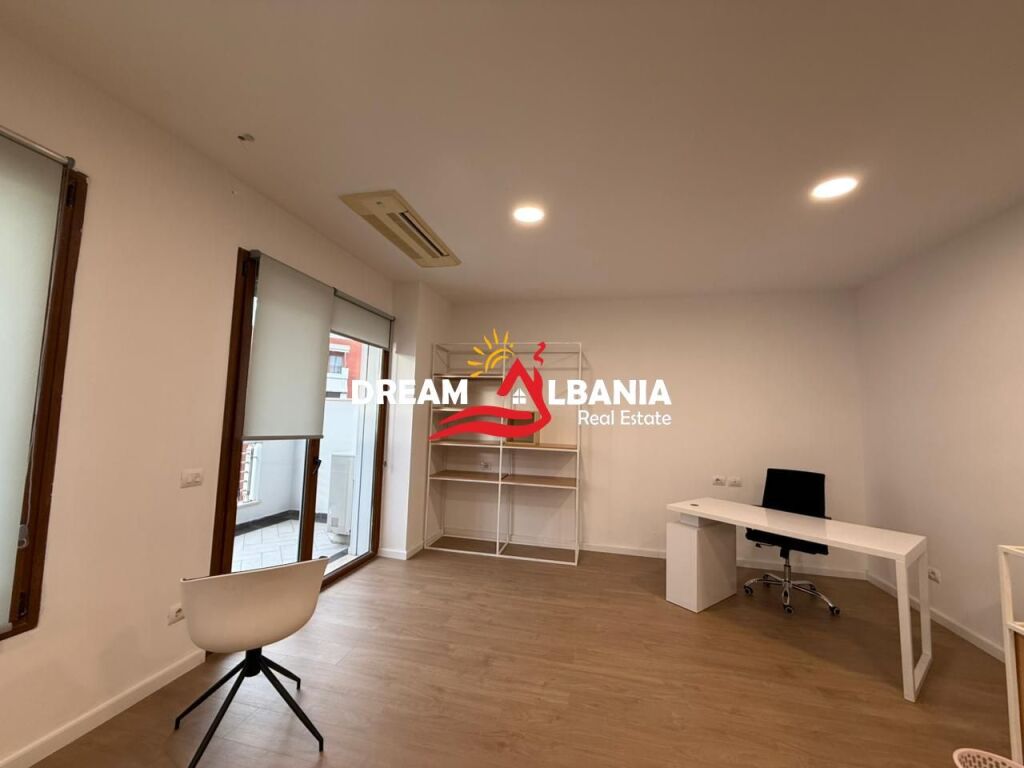 Locale per ufficio in affitto a Delijorgji vicino all'Hotel Hilton (ID 4261941).
