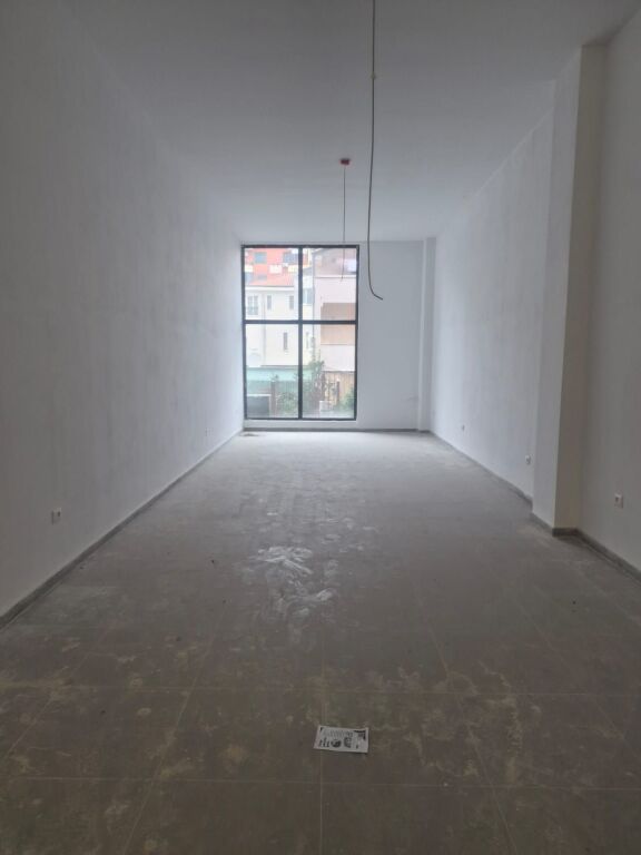 SHOP FOR RENT AT GARDEN BUILDING