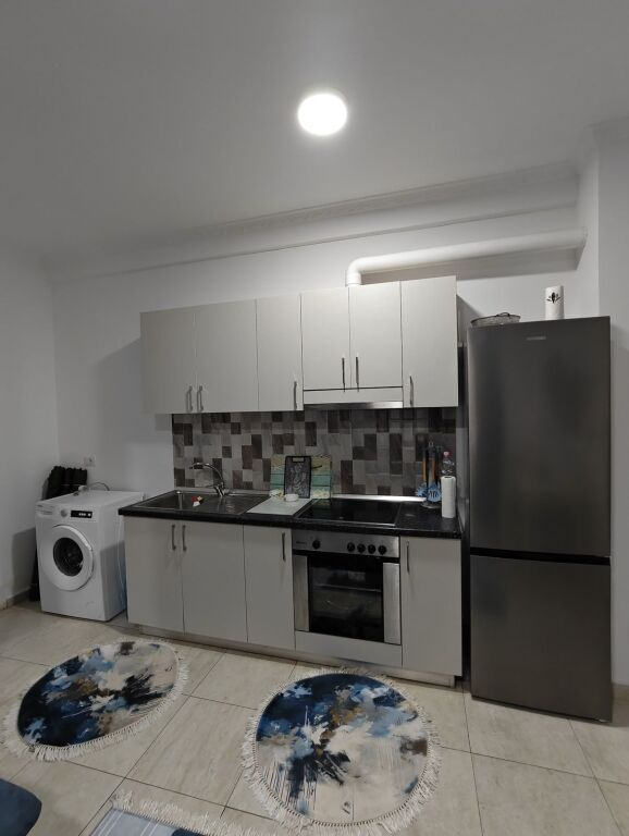 SHITET APARTAMENT 1+1 ME OBORR TE GJIRI I LALZIT PRANE KOMPLEKSIT "INSIFA"