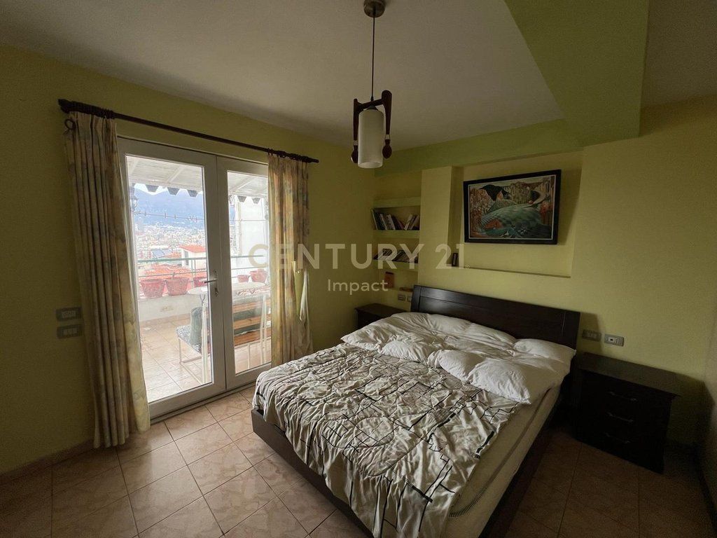 SUPER DUPLEX IN VENDITA CON VERANDA A KODRA E DIELLIT