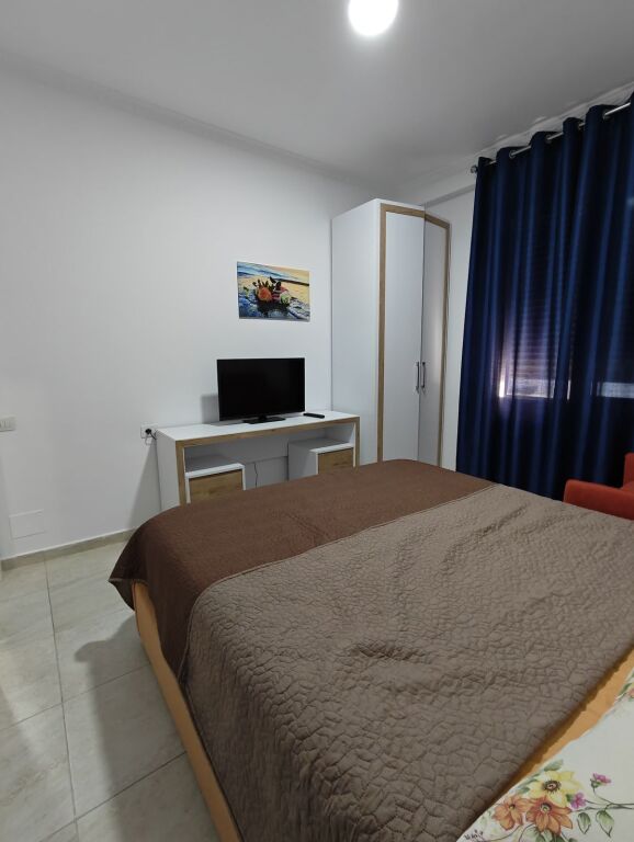 SHITET APARTAMENT 1+1 ME OBORR TE GJIRI I LALZIT PRANE KOMPLEKSIT "INSIFA"