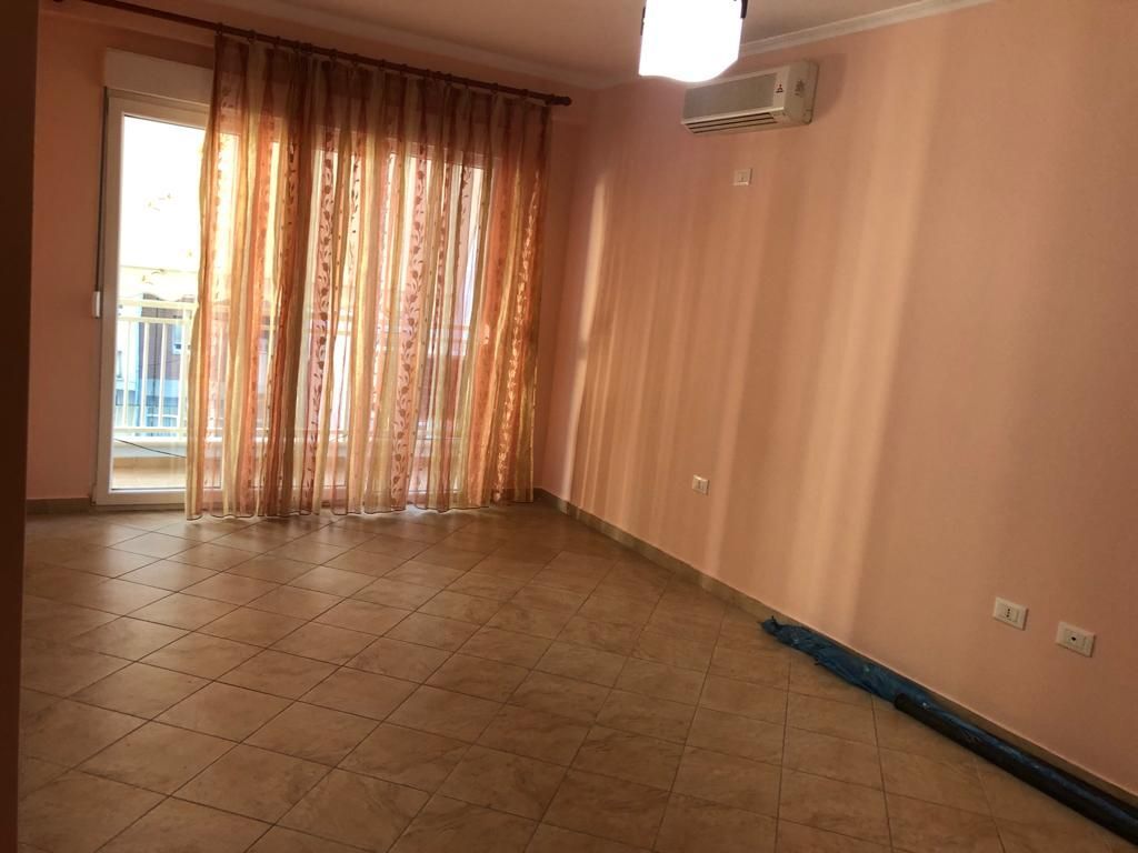 🏢Myslym Shyri,jepet me qera apartament 3+1+2+post parkimi ,pjeserisht i mobiluar 80,000Leke