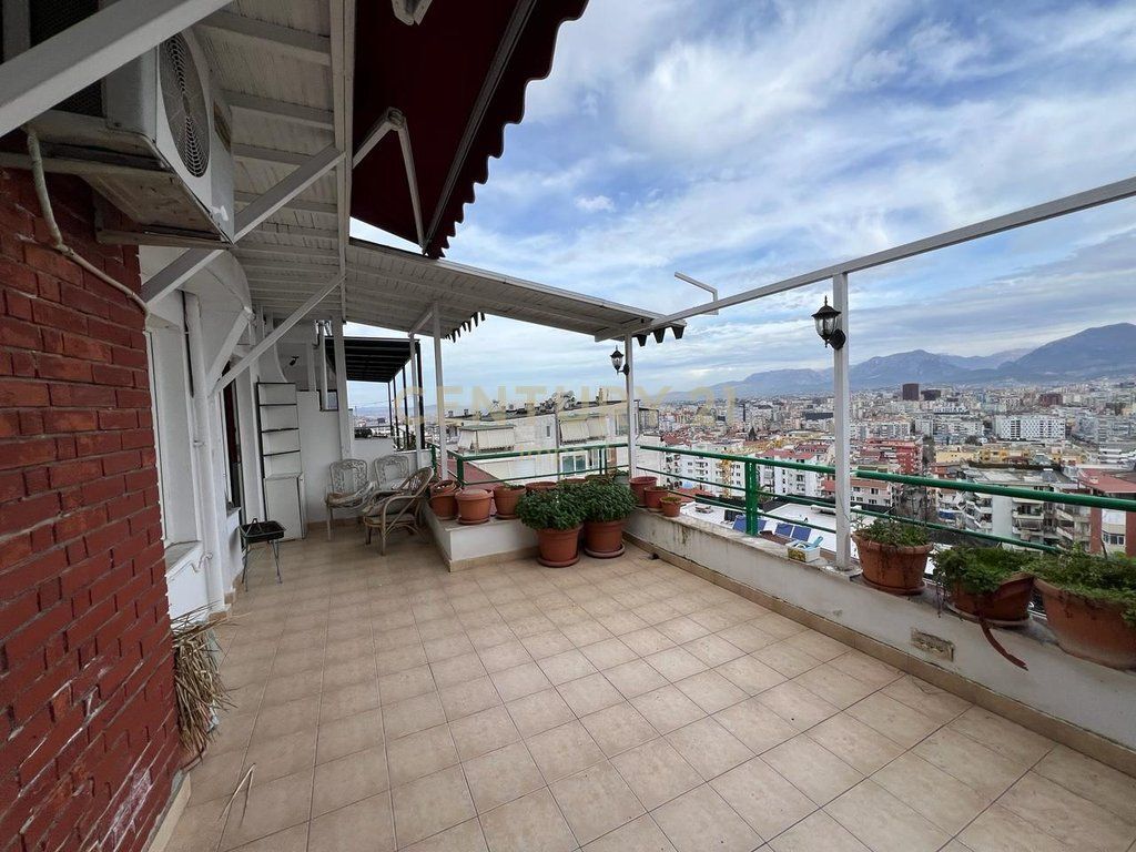SUPER DUPLEX IN VENDITA CON VERANDA A KODRA E DIELLIT