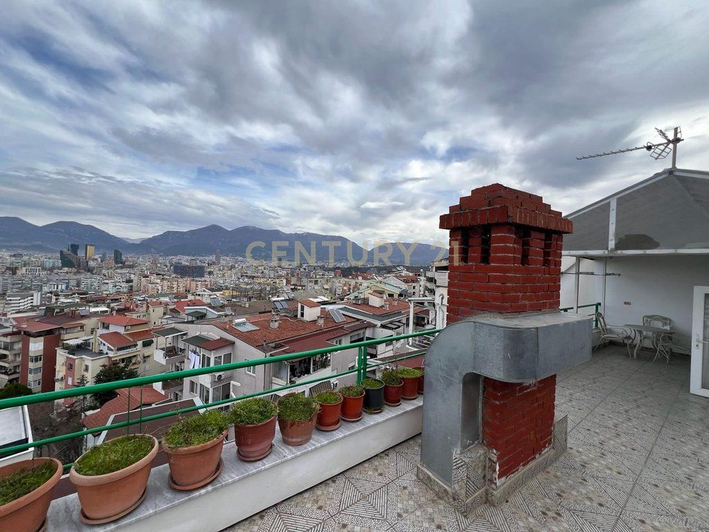 SUPER DUPLEX IN VENDITA CON VERANDA A KODRA E DIELLIT