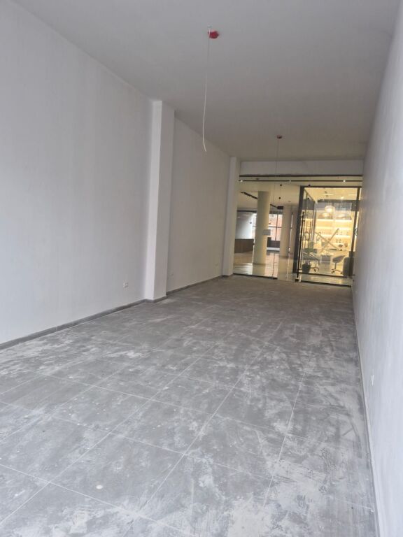 SHOP FOR RENT AT GARDEN BUILDING