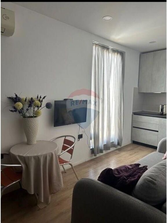 Studio for rent at the Electric Market!