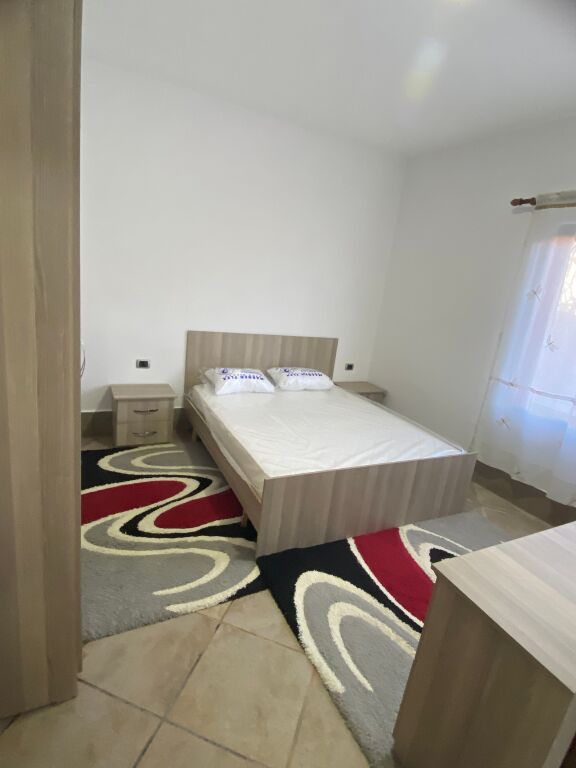 Shtepi private 1+1 me qera ne Selit tek Nenstacioni elektrik